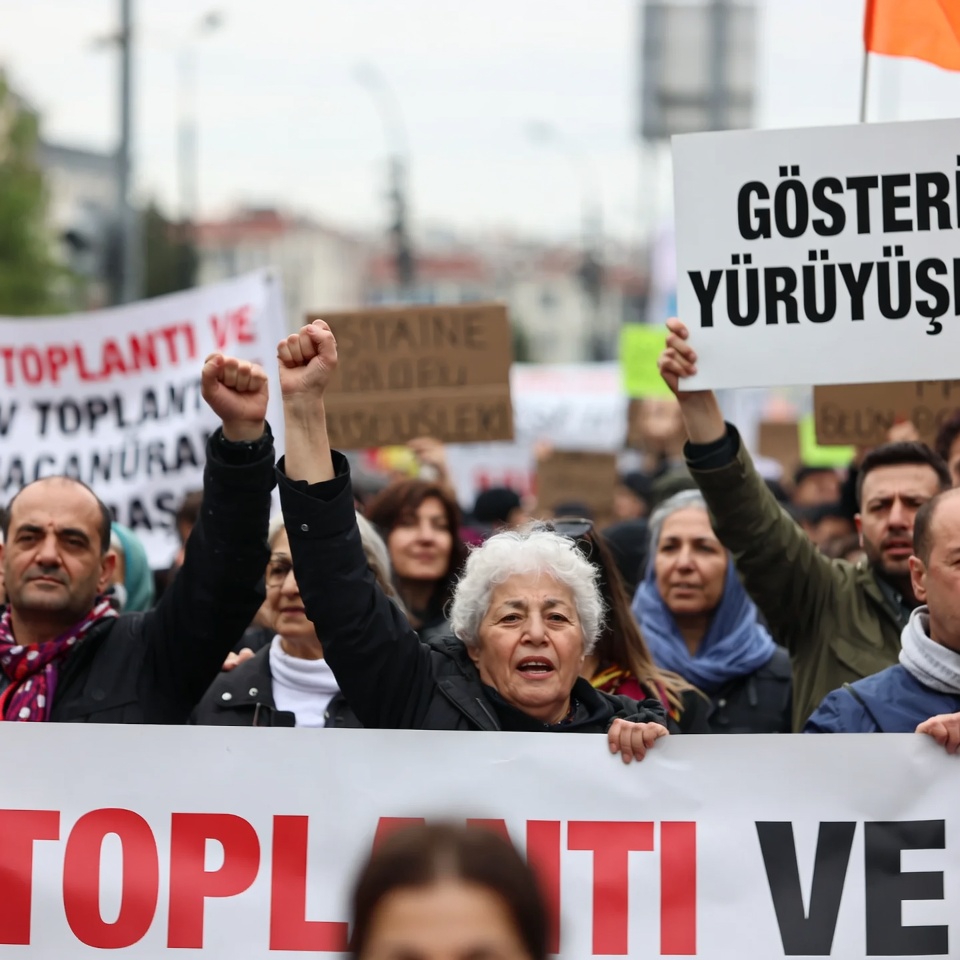 Adana Valiliği'nden Toplantı ve Yürüyüş Güzergahlarına İlişkin Yeni Düzenleme: Kurallara Uymayanlara Ceza Uygulanacak