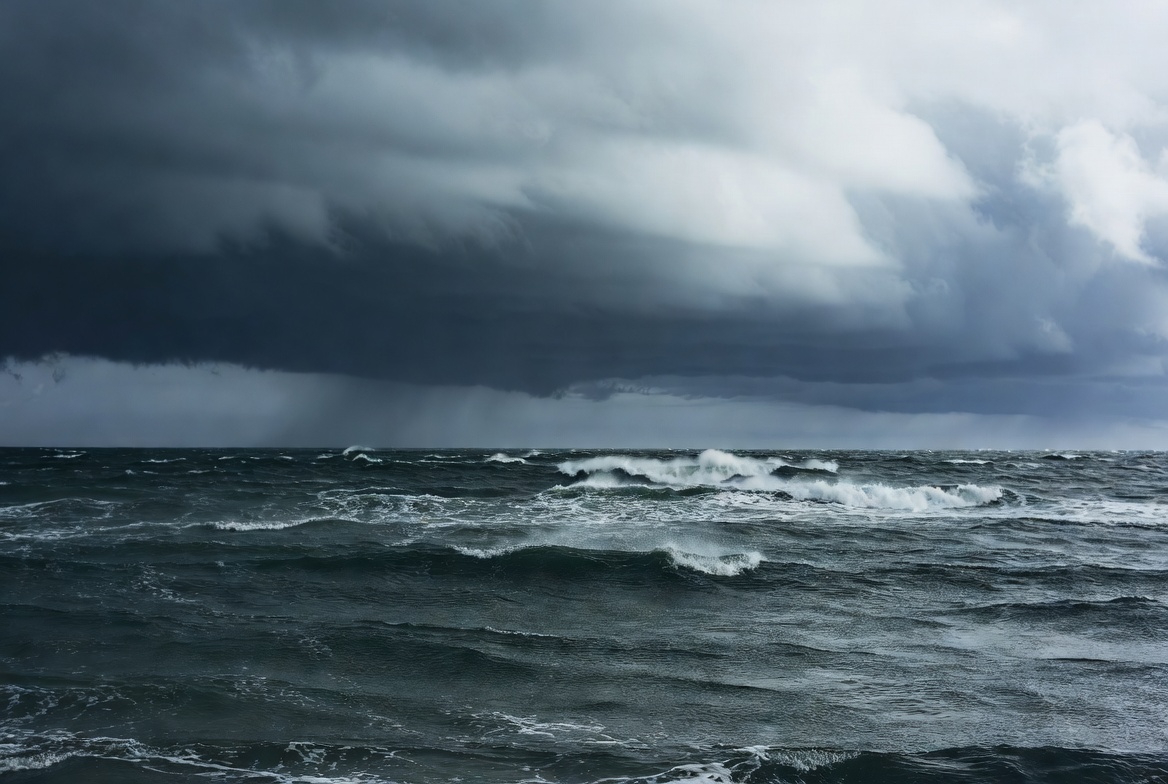 Doğu Akdeniz'de Kuvvetli Fırtına Uyarısı: Deniz Ulaşımında Aksama Bekleniyor