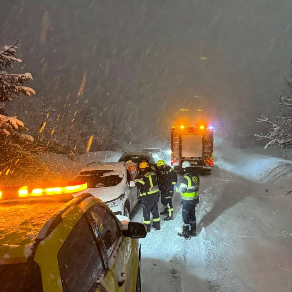 Osmaniye'de Kar Esareti: Mahsur Kalanlar Kurtarıldı: Yollar Açılmaya Çalışılıyor