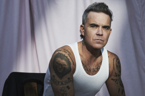 Robbie Williams İngiliz Müzik Tarihinde Yeni Bir Sayfa Açtı: The Beatles Rekorunu Geride Bıraktı