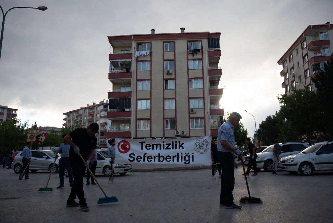 Yüreğir Belediyesi'nden Sel Sonrası Kapsamlı Temizlik Seferberliği